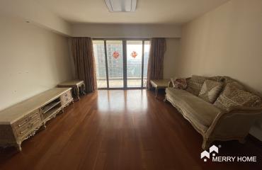 4 bedrooms apt in Yanlord Town, nice view, large balcony, M/L9